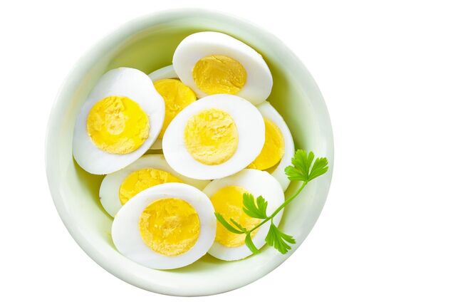 Что может испортить яйца во время отваривания: никогда не допускайте эту ошибку