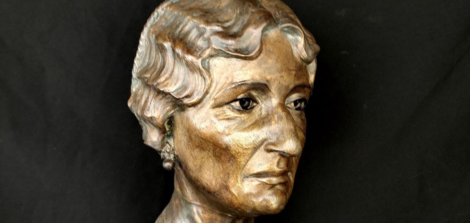 Жінка віком від 50 до 60 років. Дослідники реконструювали обличчя давньоєгипетської мумії, яку знайшли в школі Австралії