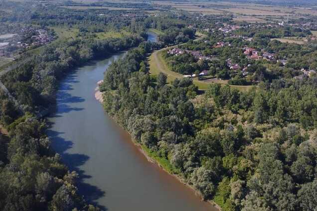 Не искал простых способов: на Закарпатье мужчина, который имел право выезда за границу, попытался переплыть Тису