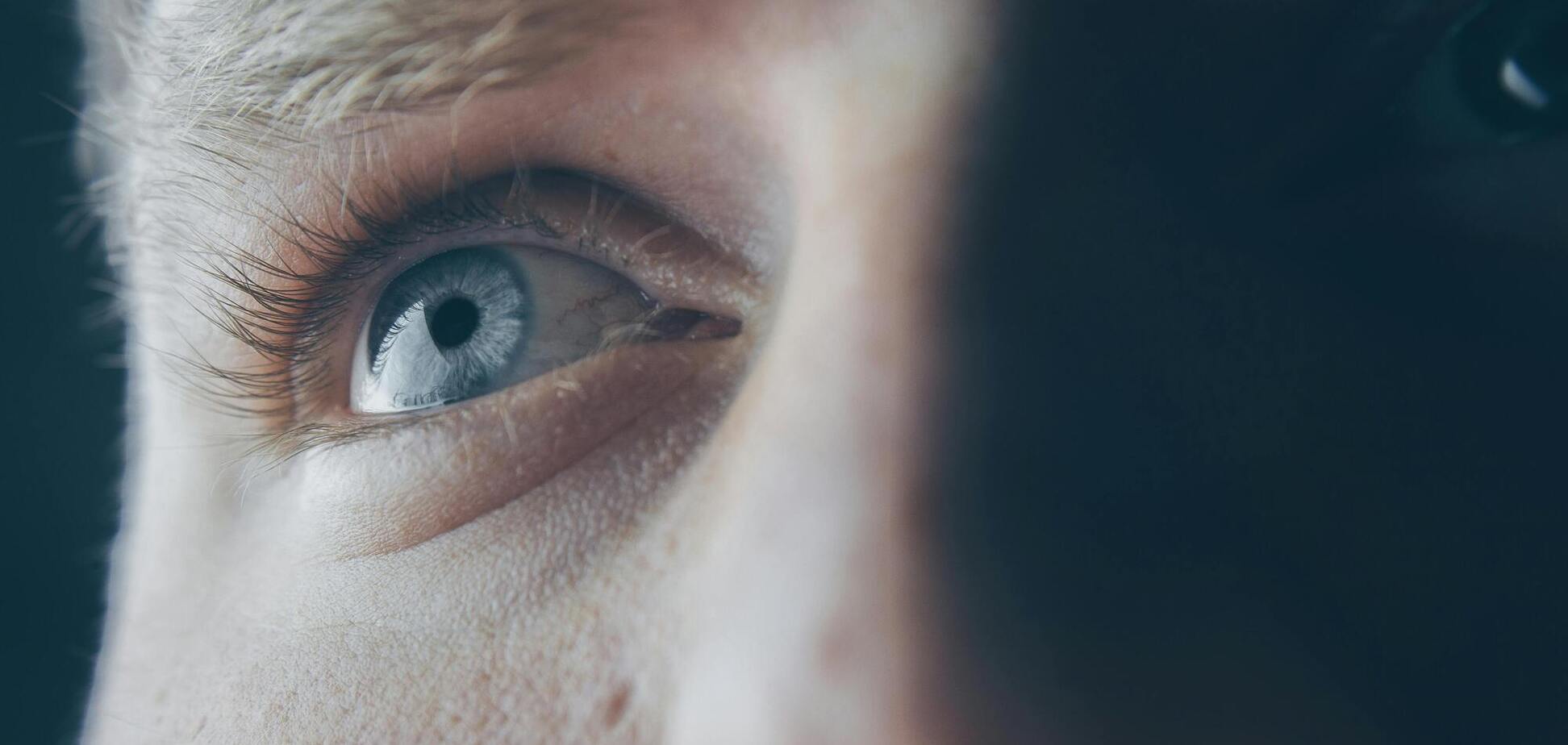 Асаны йоги для укрепления глаз: 5 полезных упражнений