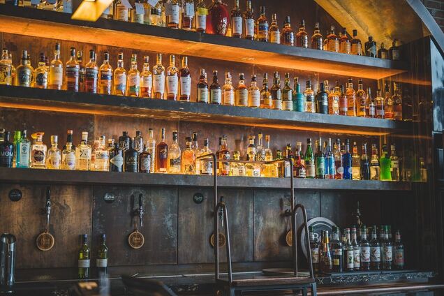 Чому пити – це погано: як алкоголь впливає на мозок людини