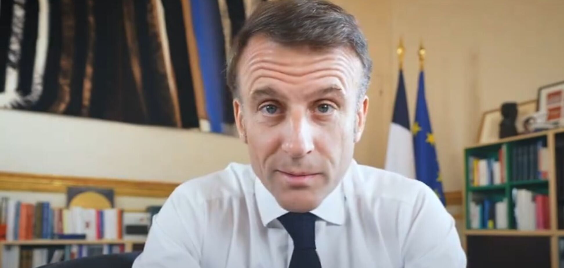 Макрон пообещал Украине больше оружия в ближайшие недели и предупредил оккупантов