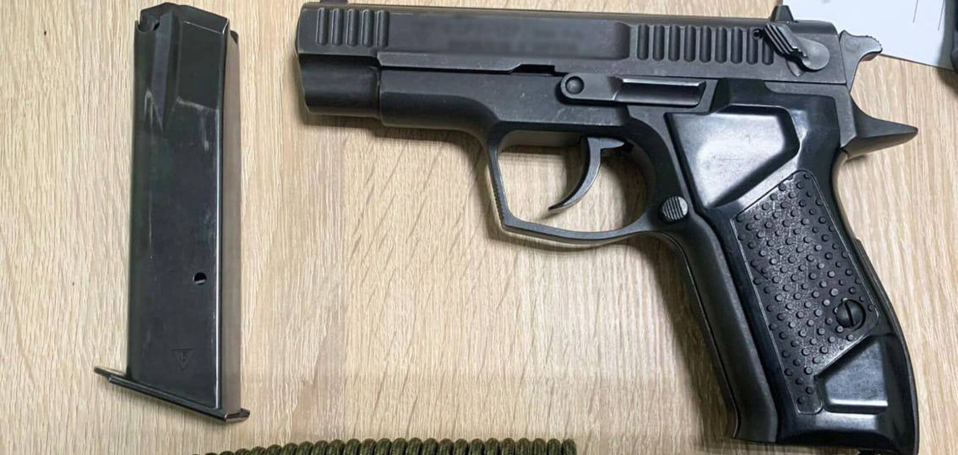 У Чернігові чоловік вистрелив у собаку на автостоянці: з'явились подробиці інциденту