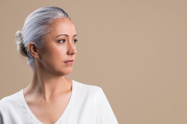 Рання сивина: що робити, щоб зупинити цей процес