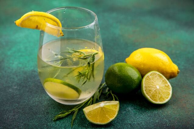 Вітамінна 'бомба': навіщо потрібно пити воду з лимоном