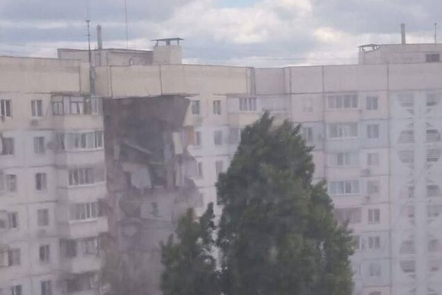 'Работала ПВО': в Белгороде заявили о прилетах, разрушен целый подъезд. Фото и видео