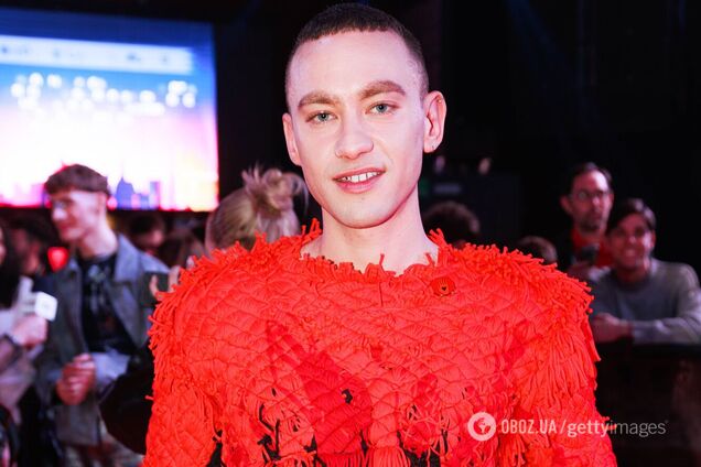 Учасник Євробачення 2024 від Великої Британії розкрив несподіваний факт про свої зуби: вони скоро випадуть