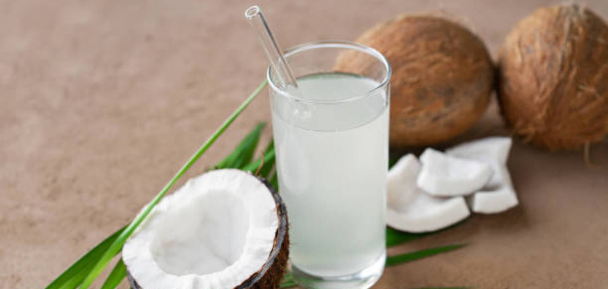 Чому кокосова вода – чудовий вибір для зволоження організму: що варто знати