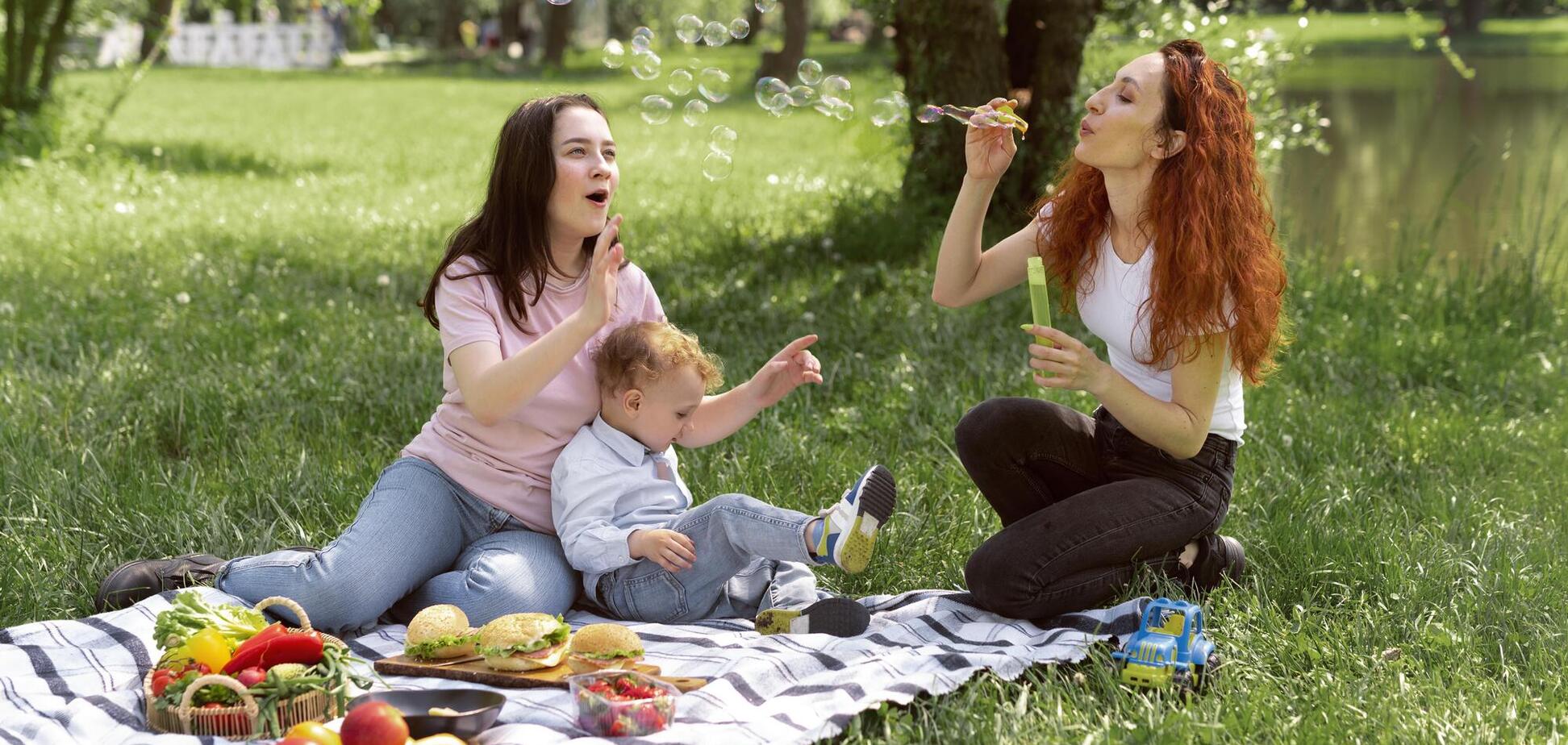 Як вивести плями від трави з одягу: літній лайфхак