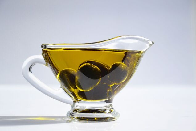 Рідке золото для збалансованого раціону: переваги вживання оливкової олії 