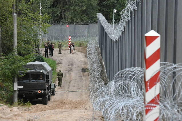 Польша потратит $375 млн, чтобы сделать барьер на границе с Беларусью 'непроходимым': что известно