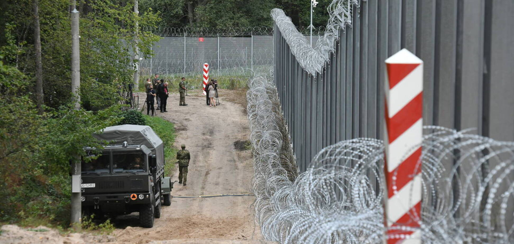 Польша потратит $375 млн, чтобы сделать барьер на границе с Беларусью 'непроходимым': что известно