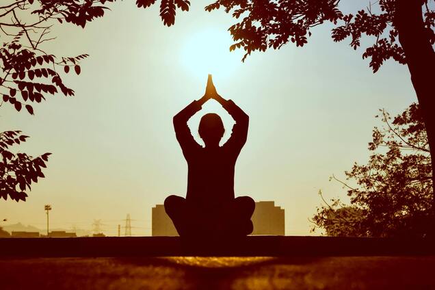 Асаны йоги для уменьшения тревожности: следует включить их в ежедневную тренировку