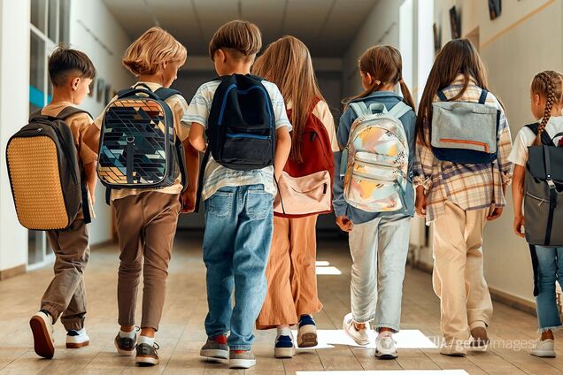 Почему дети, которые находятся за рубежом, должны ходить в местные школы: в МОН сообщили о рисках