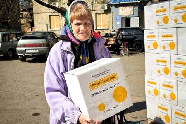 Поддержка на линии столкновения: жителям Селидового оказали помощь от Фонда Рината Ахметова