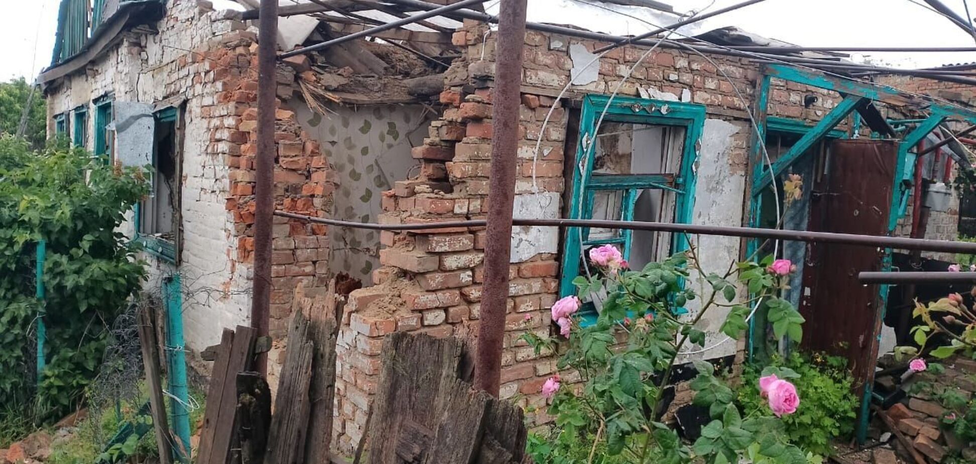 Росіяни обстріляли Нікополь: зруйновані будинки, гуртожиток і ЛЕП. Фото