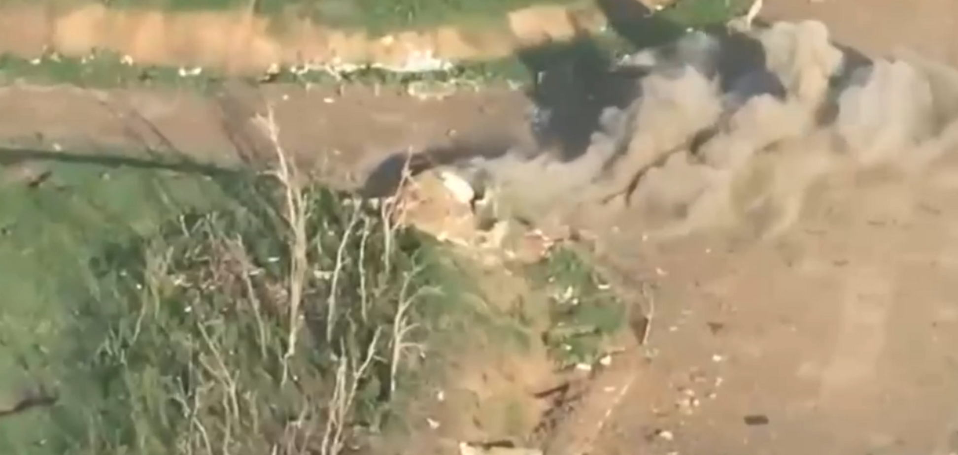 Піднявся дим: прикордонники показали відпрацювання по позиціях та укриттях окупантів біля Привілля на Луганщині. Відео