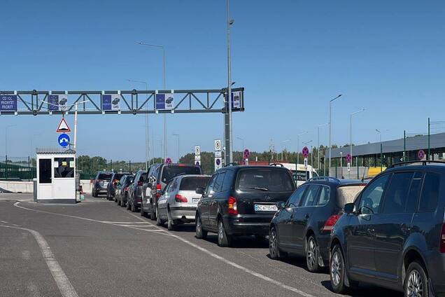 Пункт пропуску 'Дяківці' тимчасово призупинив роботу