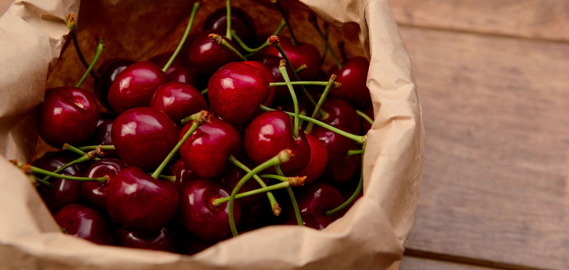 В Україні впала вартість на черешню