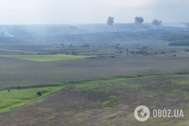 'Бывает по два залпа сразу': защитники Украины показали, как оккупанты управляемыми авиабомбами бьют по украинским позициям. Видео