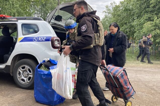 Оккупанты в Волчанске начали 'охотиться' на гражданские и полицейские авто на фоне эвакуации из города: что происходит