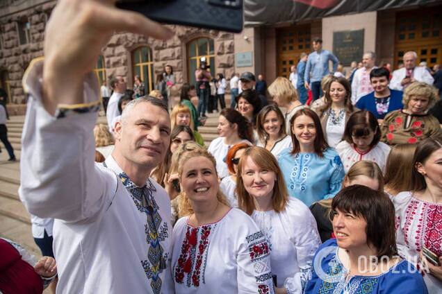 Кличко привітав українців із Днем вишиванки