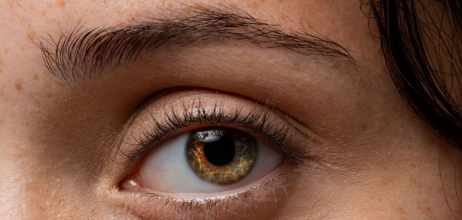 Як зберегти очі зволоженими та блискучими