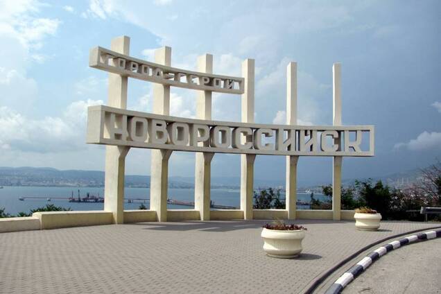 В Новороссийске прогремела серия взрывов: в сети пишут о прилетах по порту и нефтебазе