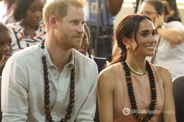 'Це зневага'. Меган Маркл нарвалася на різку критику через сукню під час поїздки до Нігерії: що з нею не так