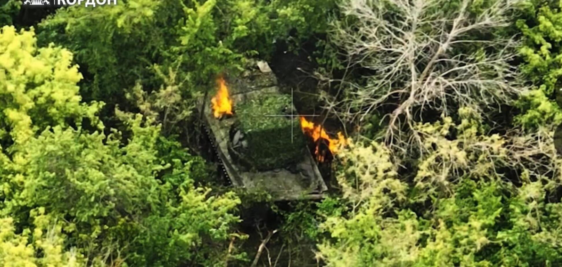 Превратили в металлолом: украинские пограничники поразили замаскированную вражескую БМП в окрестностях Волчанска. Видео