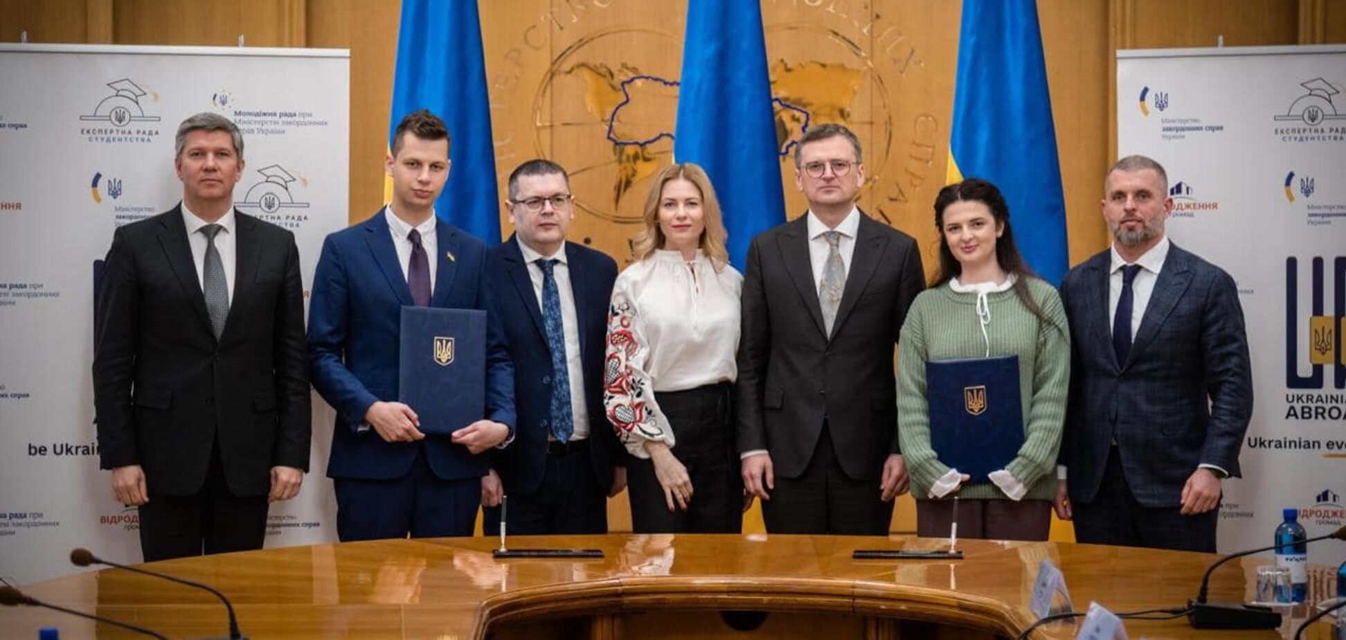 В Україні запустили проєкт для об'єднання української молоді у світі – UA-Ukrainian Abroad