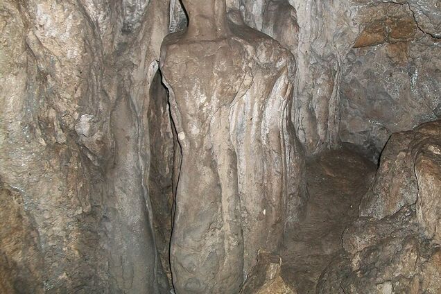 На Закарпатті взяли під особливу охорону печеру, в якій жили люди кам'яного віку. Фото
