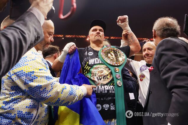 'From Ukraine!' Опубликовано историческое видео, как Усика объявили первым абсолютным чемпионом в супертяжелом весе