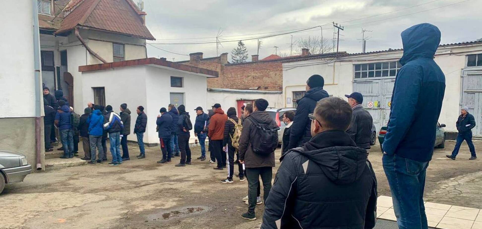 'Команда уже работает над этим': в Минобороны сказали, когда заработает электронная очередь в ТЦК