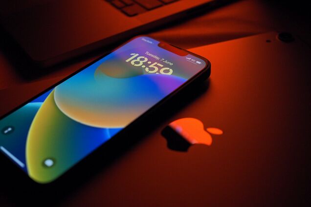 Украинцам массово продают контрабандные смартфоны и другую технику Apple