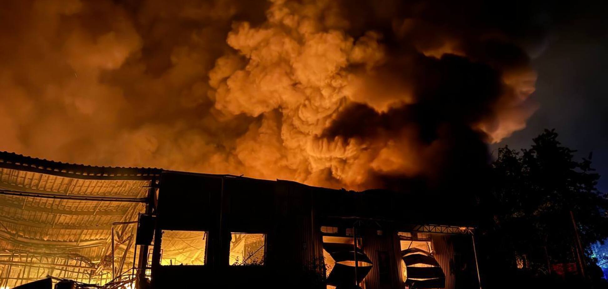 Россия снова атаковала Одессу баллистическими ракетами: попали в сортировочное депо Новой почты. Видео