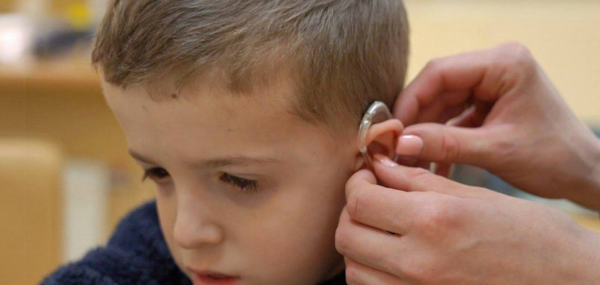 'Мы вернулись из-за границы ради здоровья сына': история семьи из Одессы, чей ребенок получил современные слуховые аппараты от Фонда Рината Ахметова