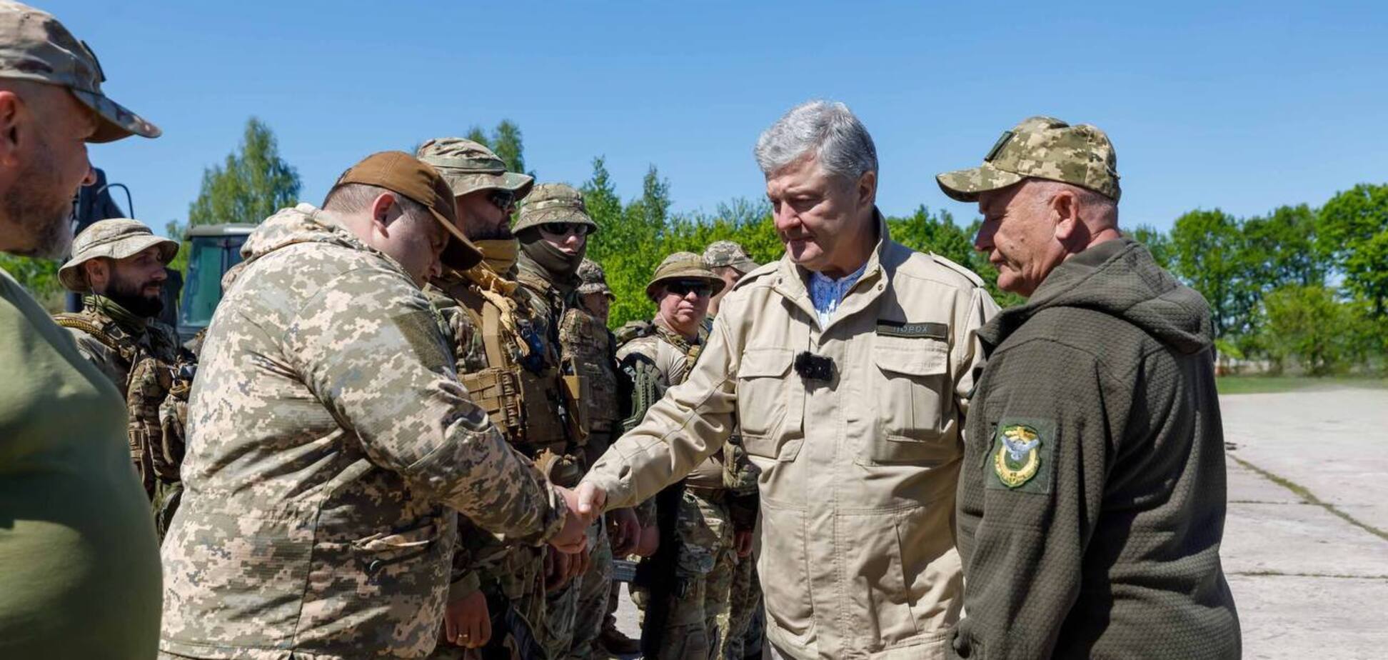 Розвідбат отримав FPV-дрони 'Мольфар', квадроцикли та екскаватор для фортифікацій від Порошенка