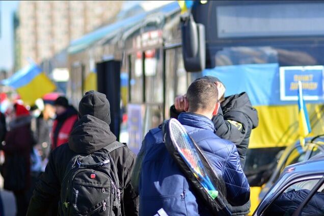 Захочуть возз'єднатися зі своїми сім'ями: соціолог прогнозує Україні нову хвилю еміграції після війни