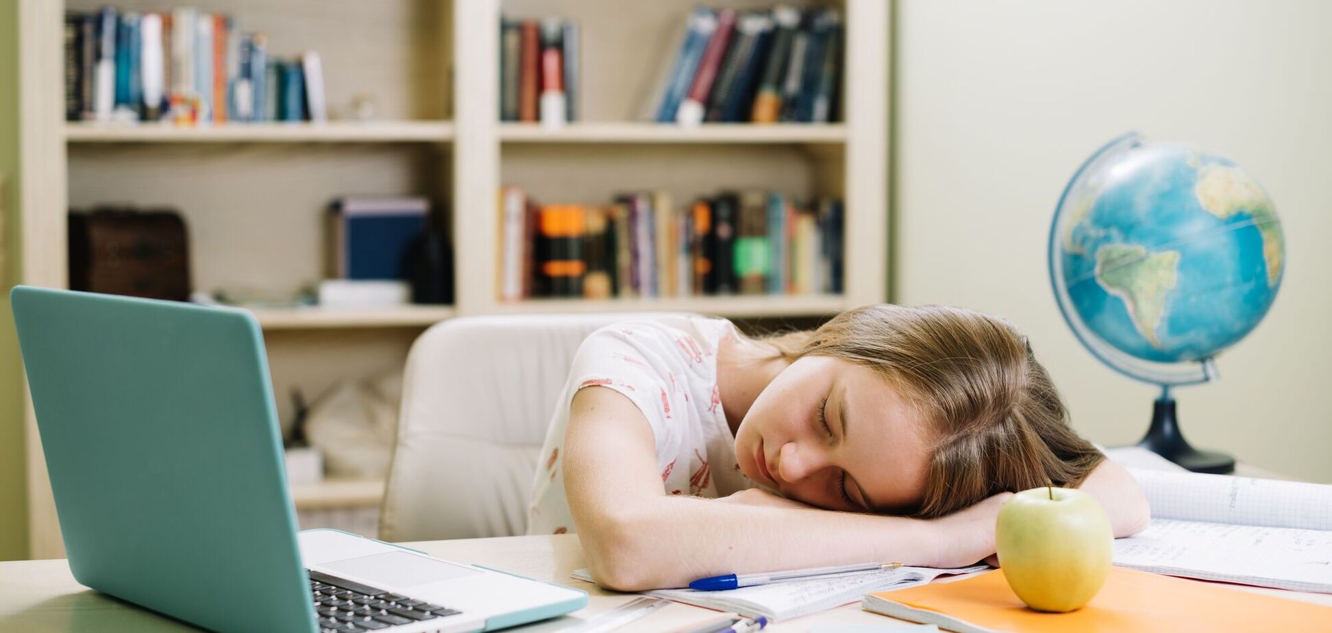 Вчені виявили несподіваний зв'язок між популярністю в школі та тривалістю сну