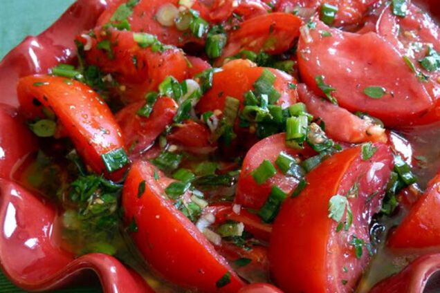 Быстрые маринованные помидоры вместо салатов: можно есть уже через 30 минут