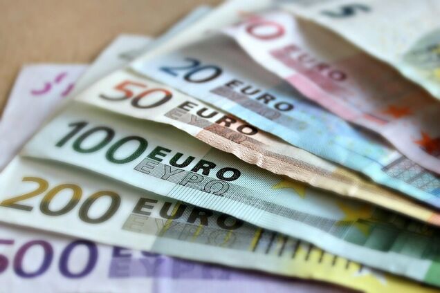 Официальный курс евро резко вырос и достиг исторического уровня