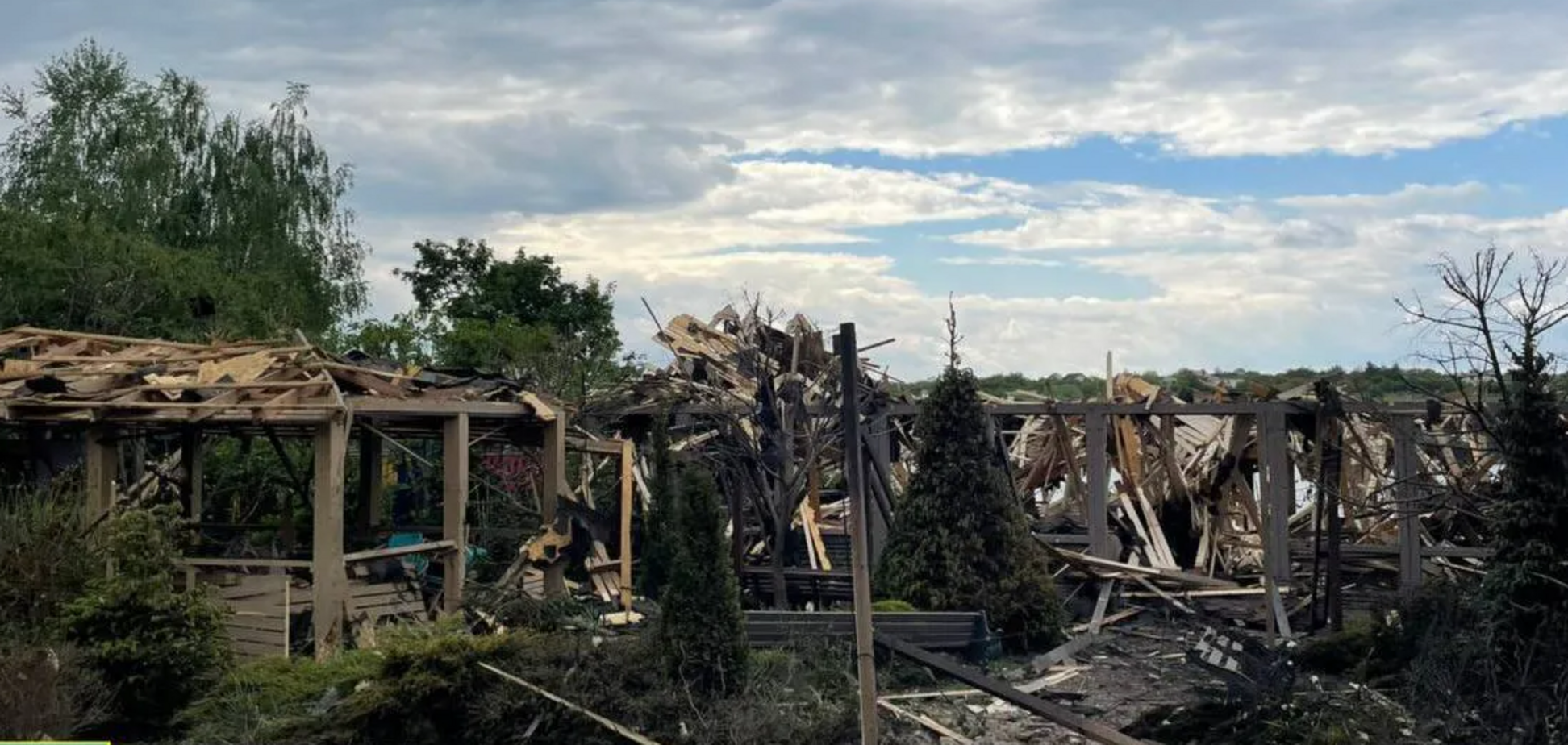 Число жертв возросло, четверо пострадавших остаются в реанимации: новые данные о последствиях удара РФ по Черкасской Лозовой