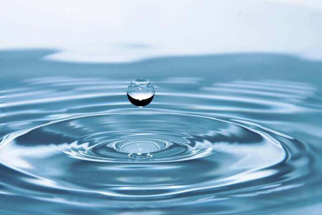 Почему важно пить достаточное количество воды каждый день: 5 ключевых преимуществ