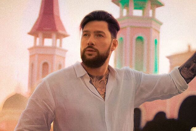 Пел о Залужном и помогал ВСУ, а сейчас выступает с путинистами. Скандальный Олег Кензов засветился на 'российской ярмарке' в Германии