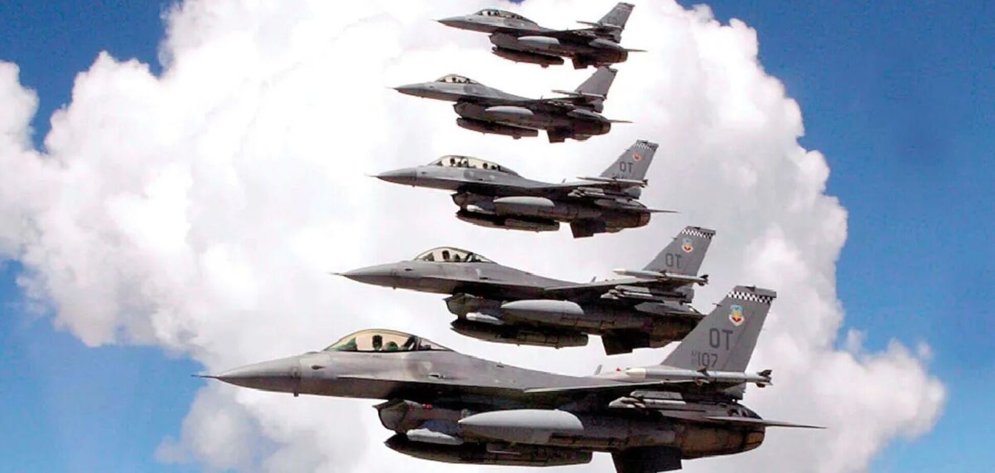 До обстрелов территории РФ вряд ли дойдет: Черник напомнил основное предназначение самолетов F-16. Видео