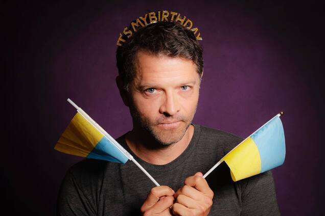 Зірка серіалу 'Надприродне' Міша Коллінз приїхав до Києва і показав фото на тлі знищеної російської техніки