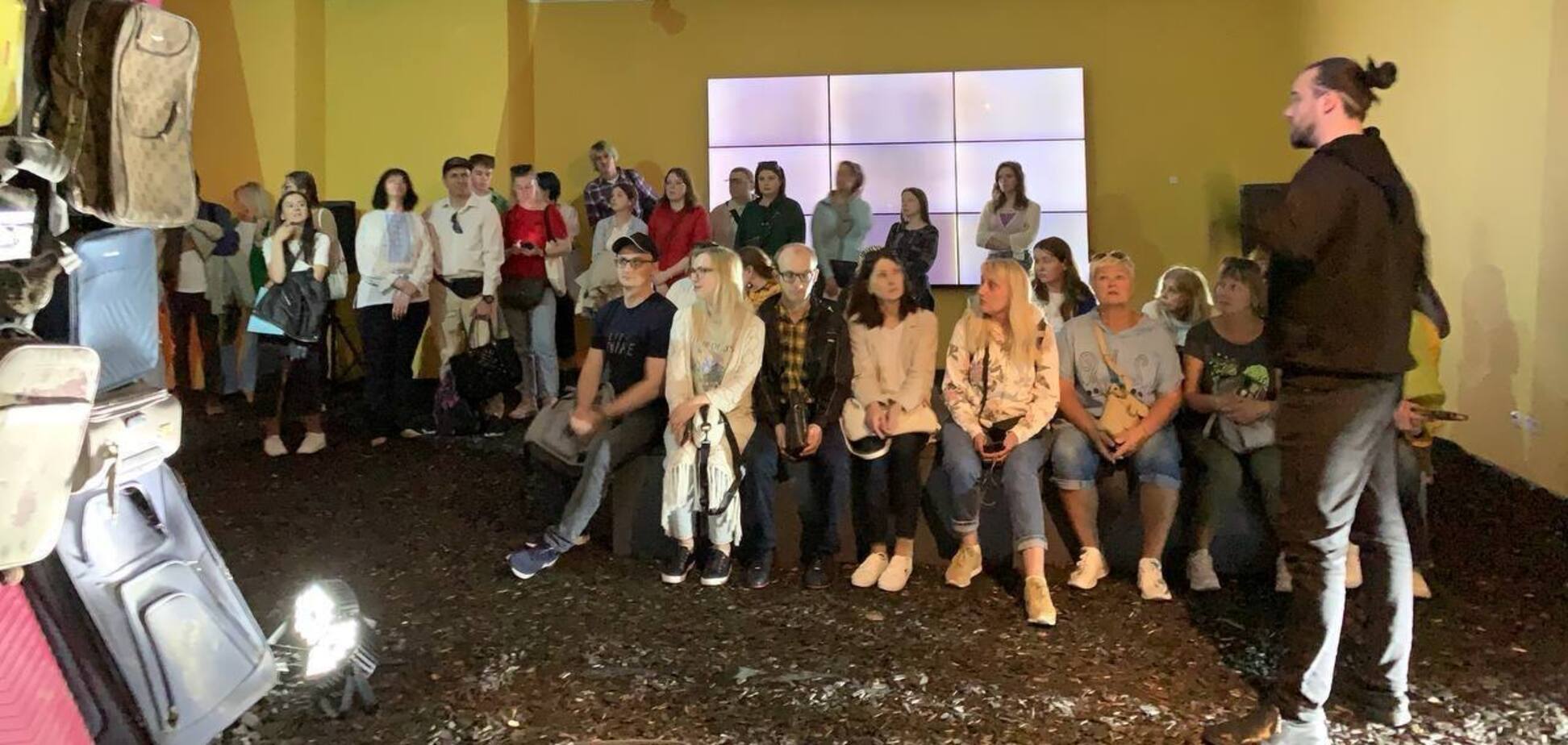 Почти 2 тысячи человек в день посетили выставку 'Голоса' музея 'Голоса мирных' Фонда Рината Ахметова