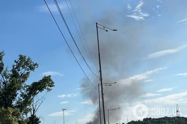 У Києві спалахнули одразу дві пожежі: стовп чорного диму видно з іншого берега Дніпра. Фото і відео