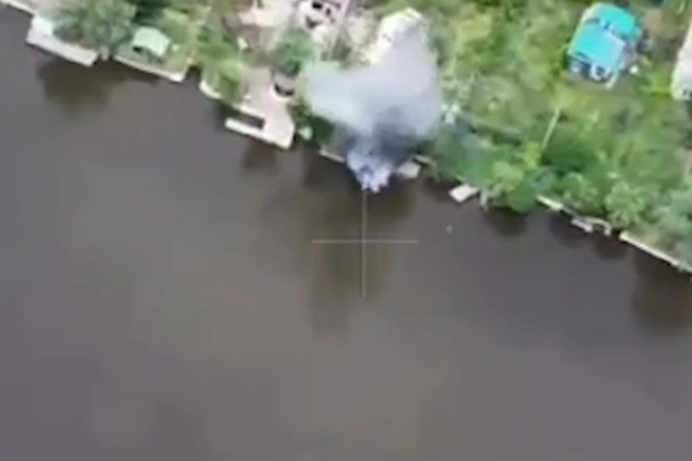 Захисники України знищили два ворожі човни на півдні: атаку показали на відео